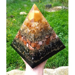 PIRÁMIDE GIGANTE DE ORGONITE