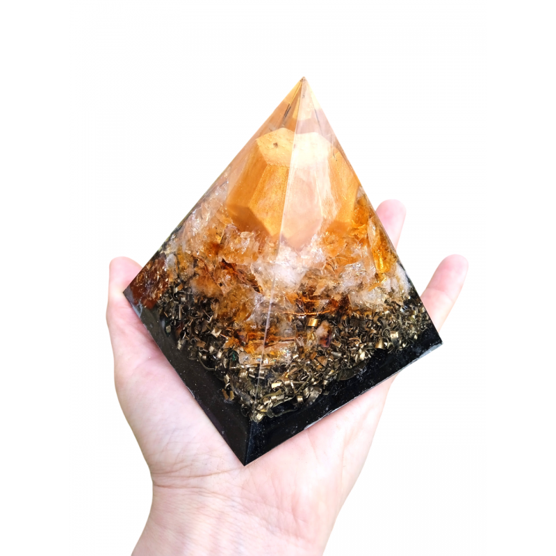 PIRÁMIDE GRANDE DE ORGONITE: Cuarzo Citrino y Dodecedro