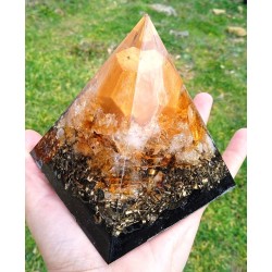 PIRÁMIDE GRANDE DE ORGONITE: Cuarzo Citrino y Dodecedro