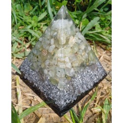 PIRÁMIDE GRANDE DE ORGONITE: Prehenita (Sanadora)